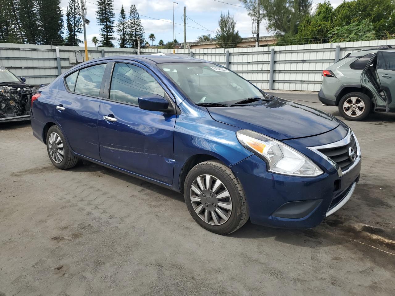NISSAN VERSA S