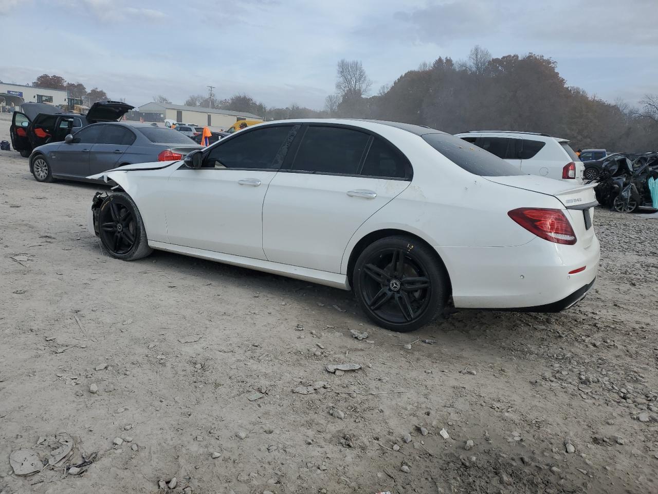 MERCEDES-BENZ E-CLASS 300