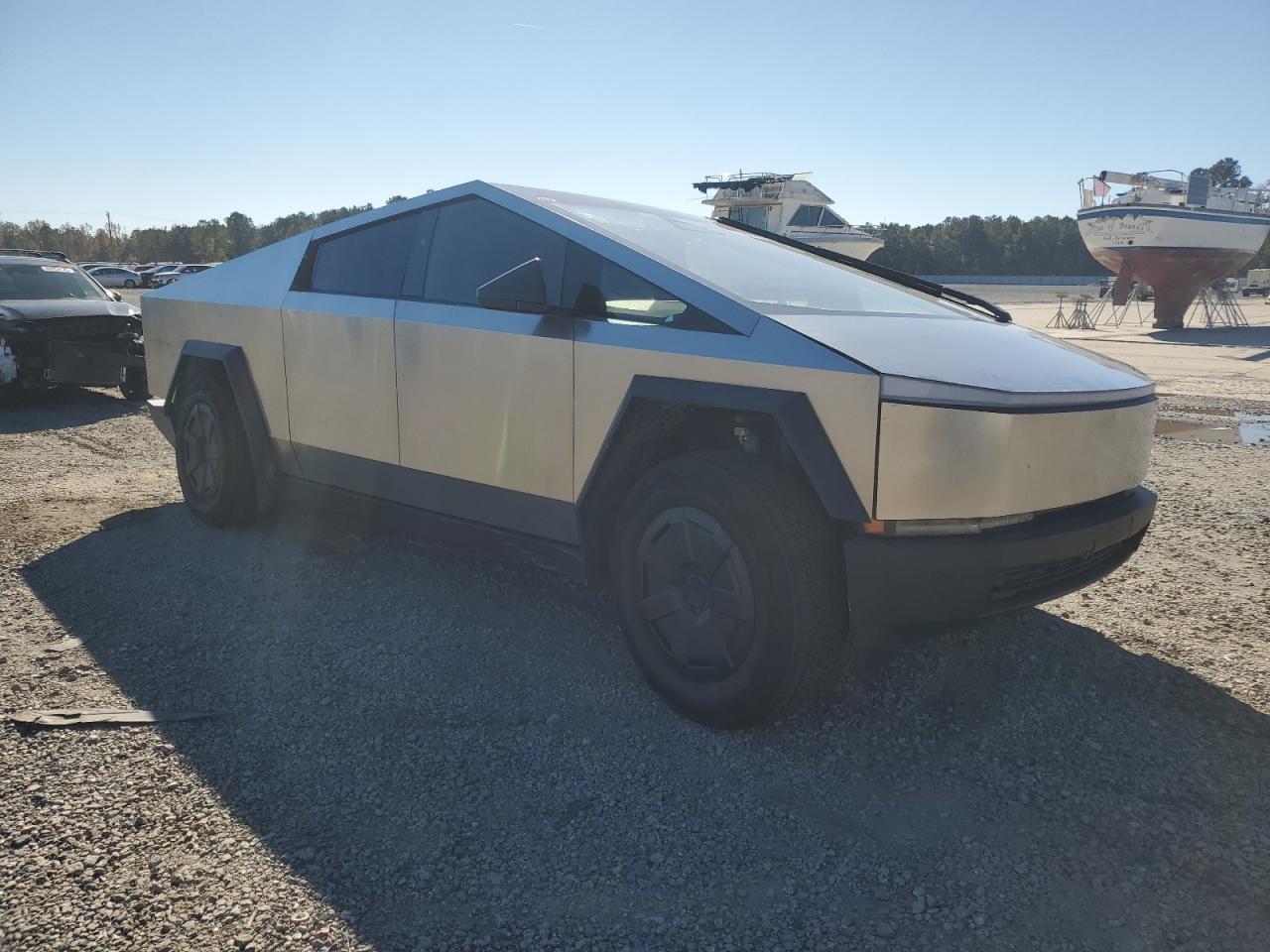 TESLA CYBERTRUCK