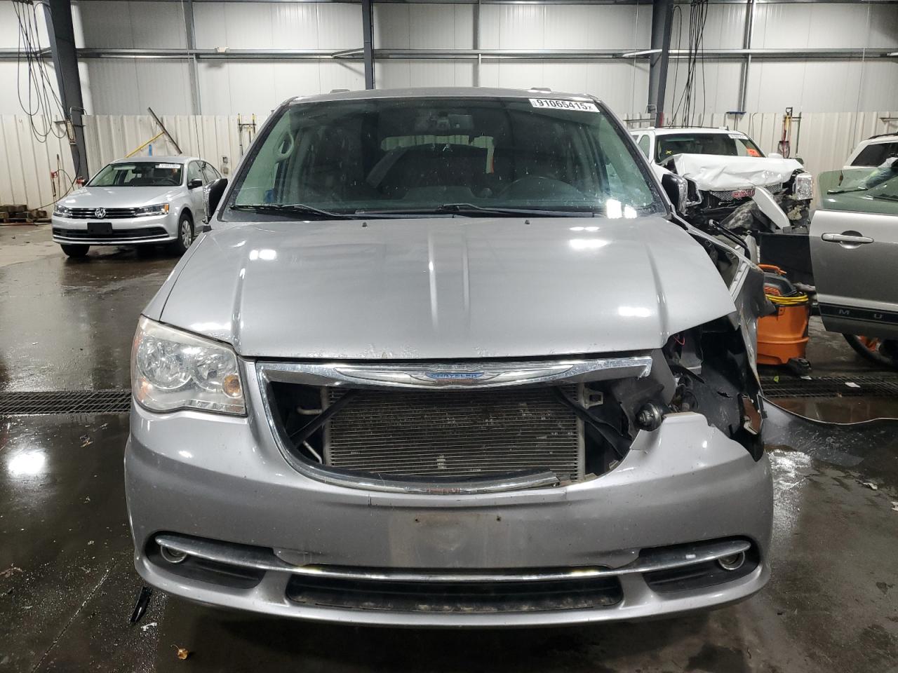 CHRYSLER TOWN & COUNTRY TOURING L