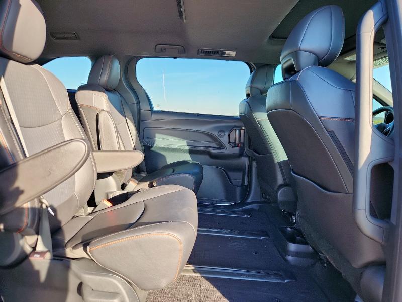 2023 TOYOTA SIENNA XSE 5TDXRKEC2PS155238