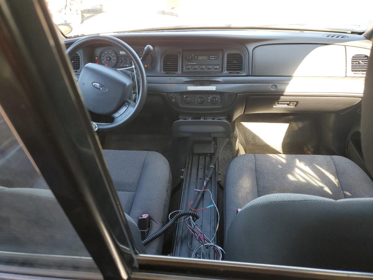 FORD CROWN VICTORIA POLICE INTERCEPTOR