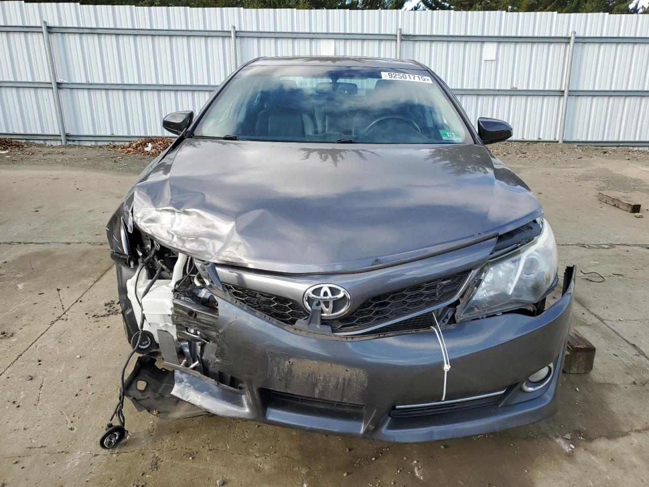 TOYOTA CAMRY SE