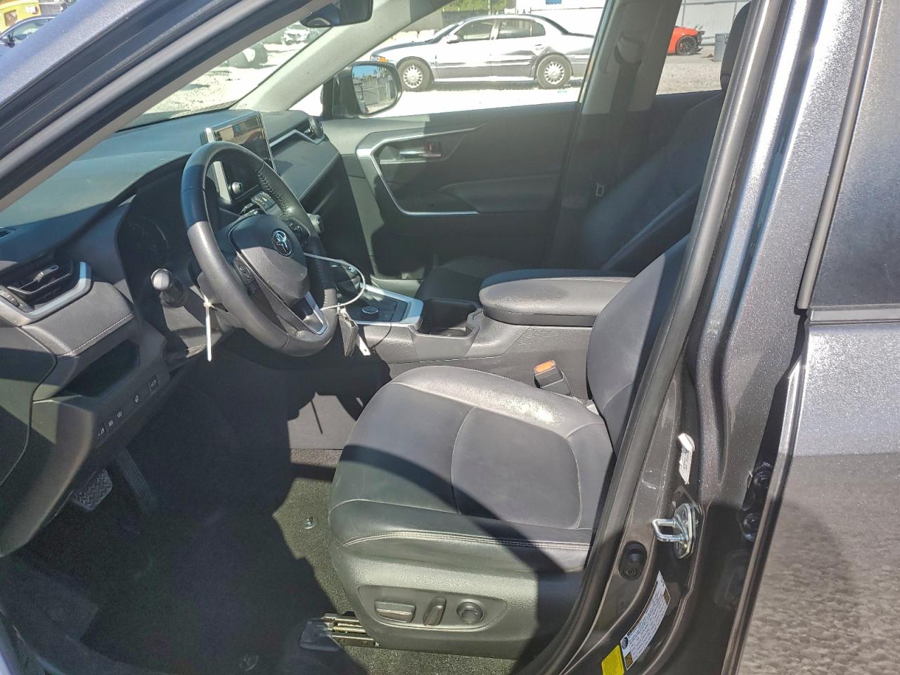 TOYOTA RAV4 XLE PREMIUM