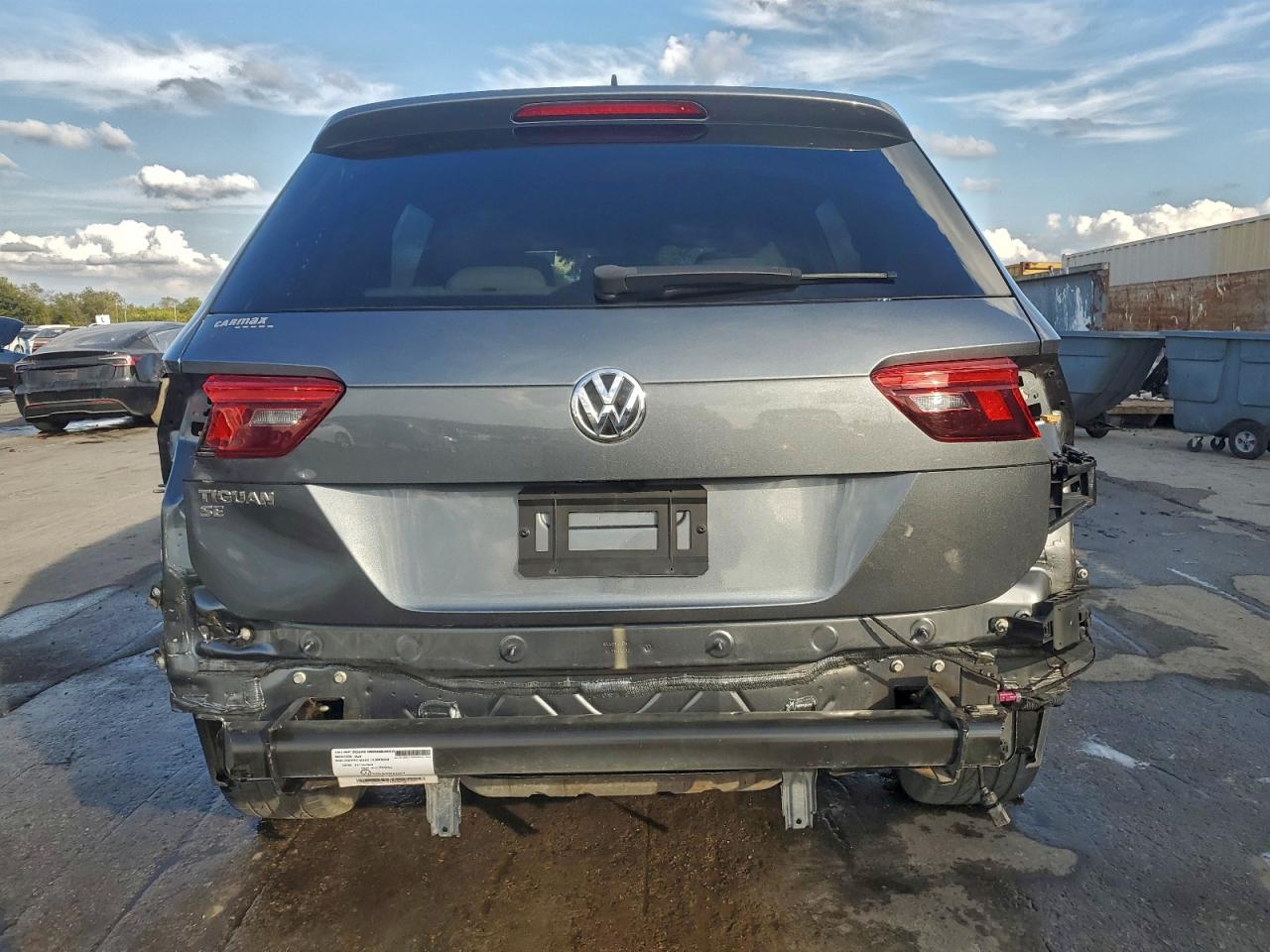 VOLKSWAGEN TIGUAN SE
