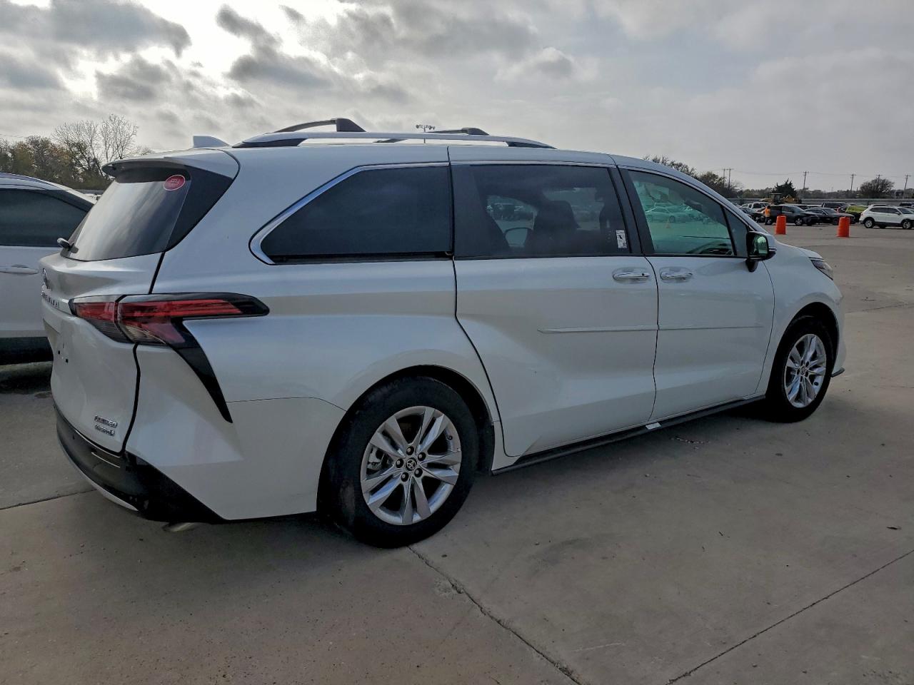 TOYOTA SIENNA LIMITED