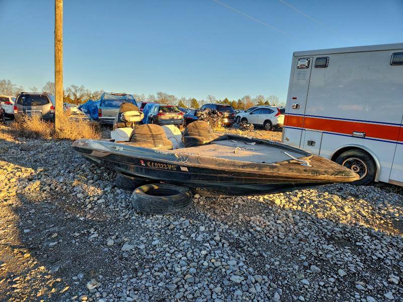 2000 TRITON BOAT #3315792345