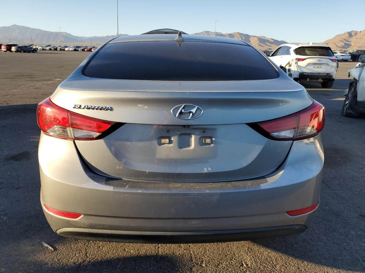 HYUNDAI ELANTRA SE