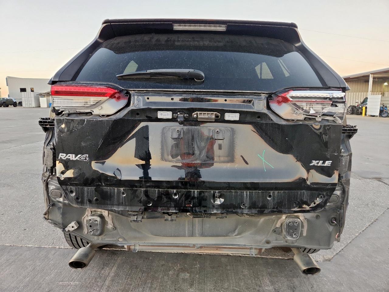 TOYOTA RAV4 XLE PREMIUM