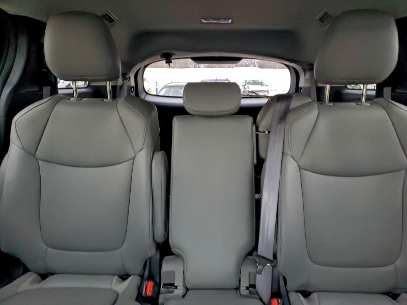 2025 TOYOTA SIENNA XLE #3304512437