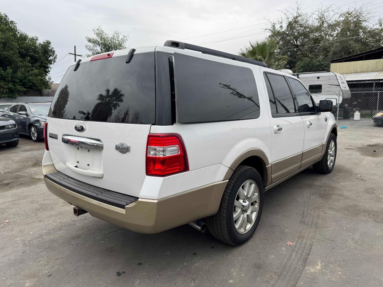 FORD EXPEDITION EL XLT
