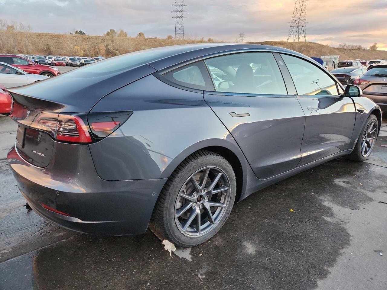 TESLA MODEL 3
