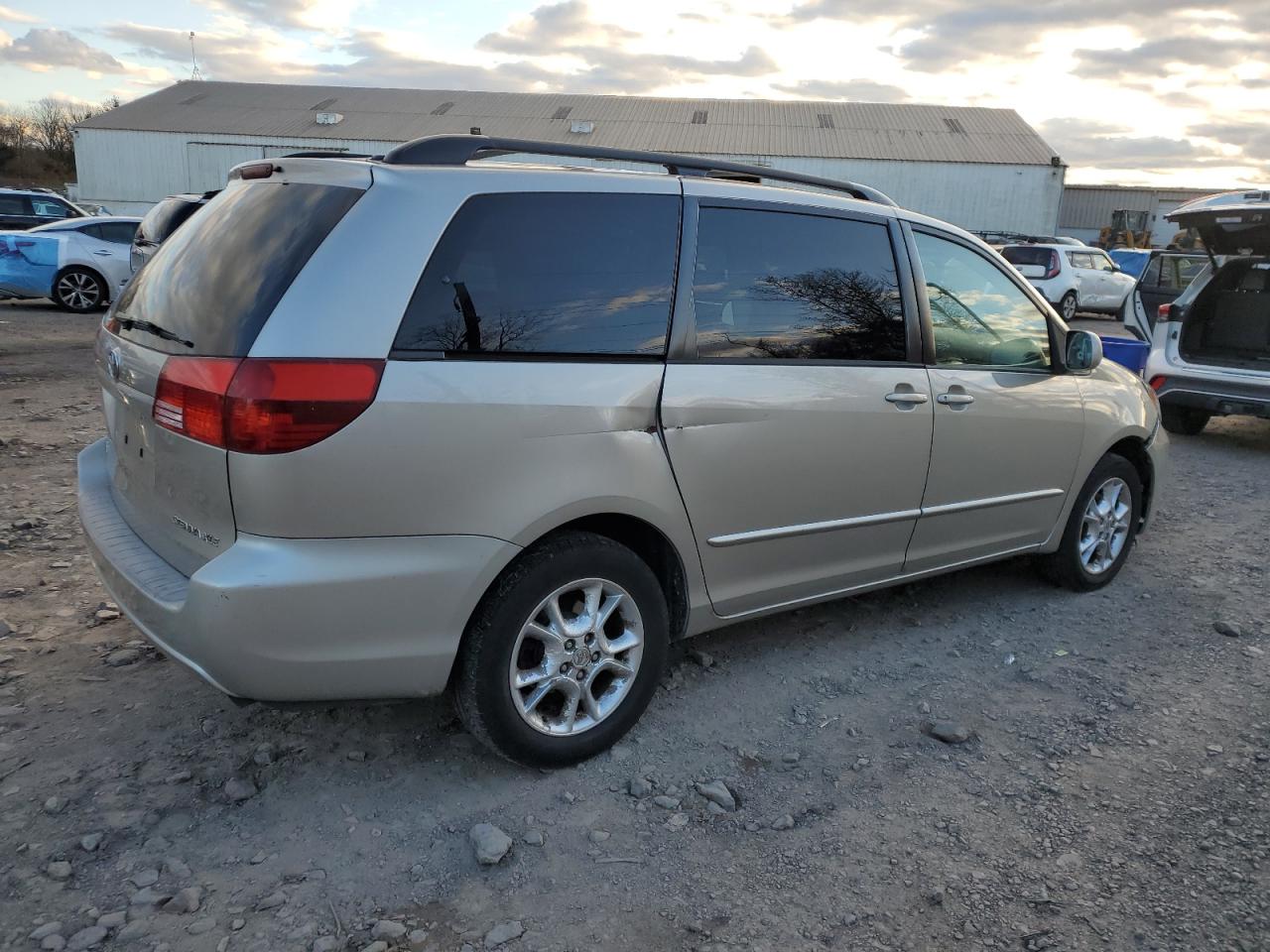 Lot #3311719238 2005 TOYOTA SIENNA XLE