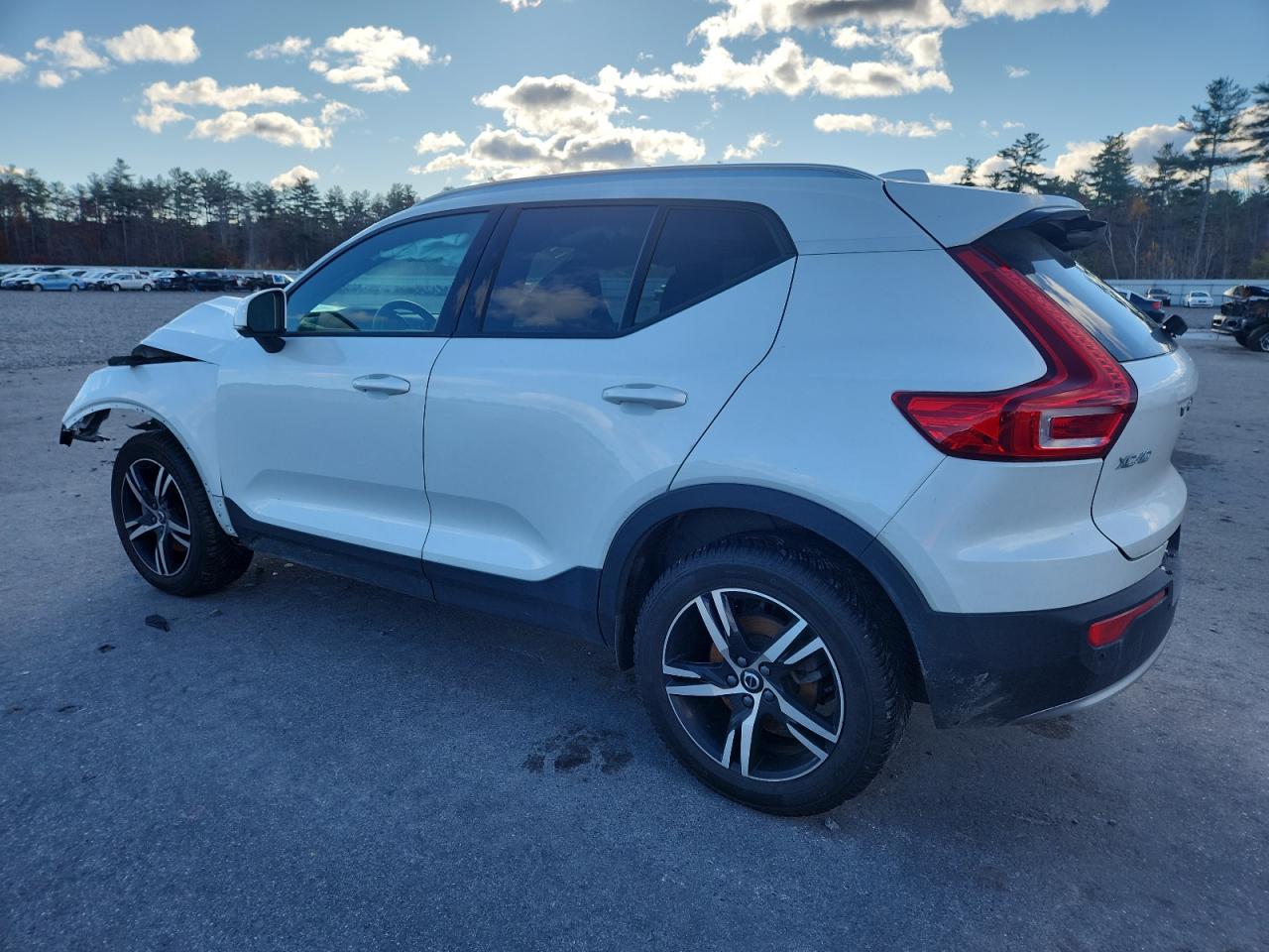 VOLVO XC40 CORE