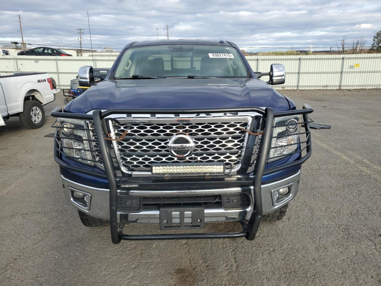 NISSAN TITAN SL
