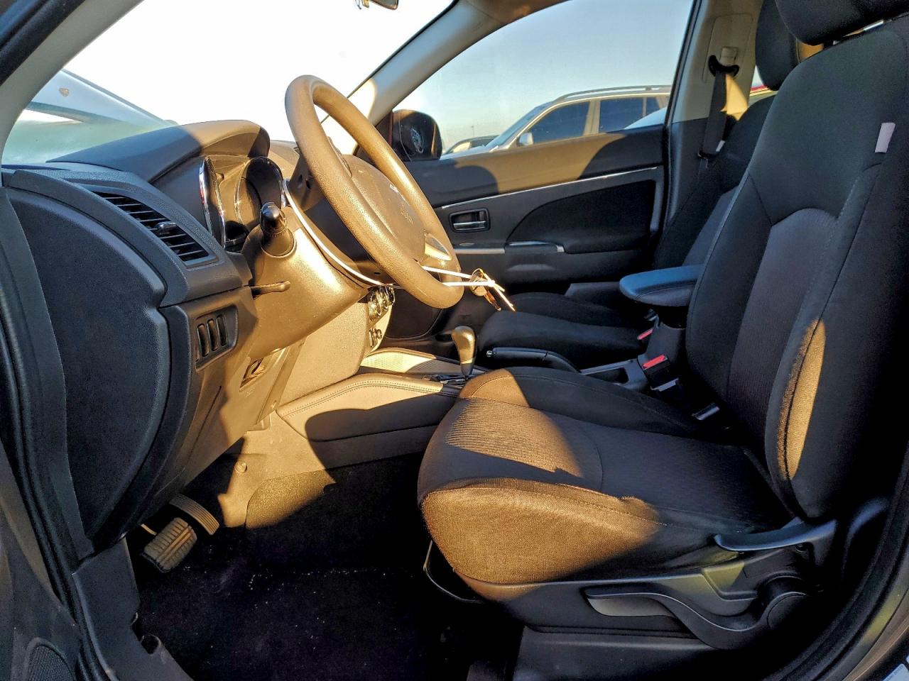 MITSUBISHI OUTLANDER ES