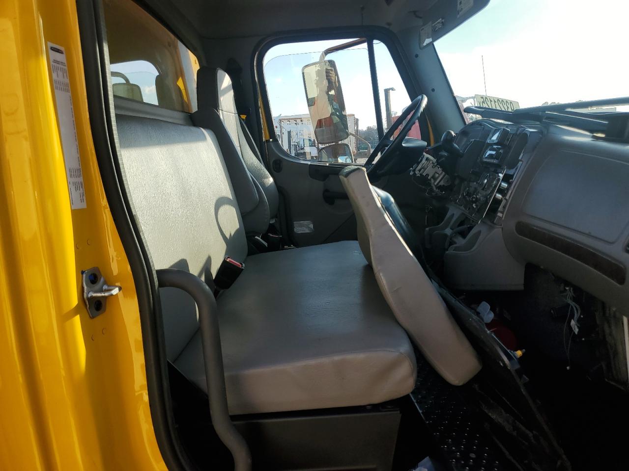 Lot #3297294398 2023 FREIGHTLINER M2 106 MED