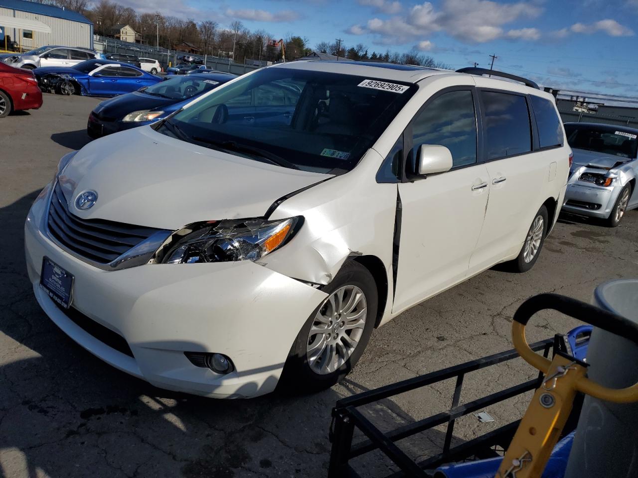 TOYOTA SIENNA XLE