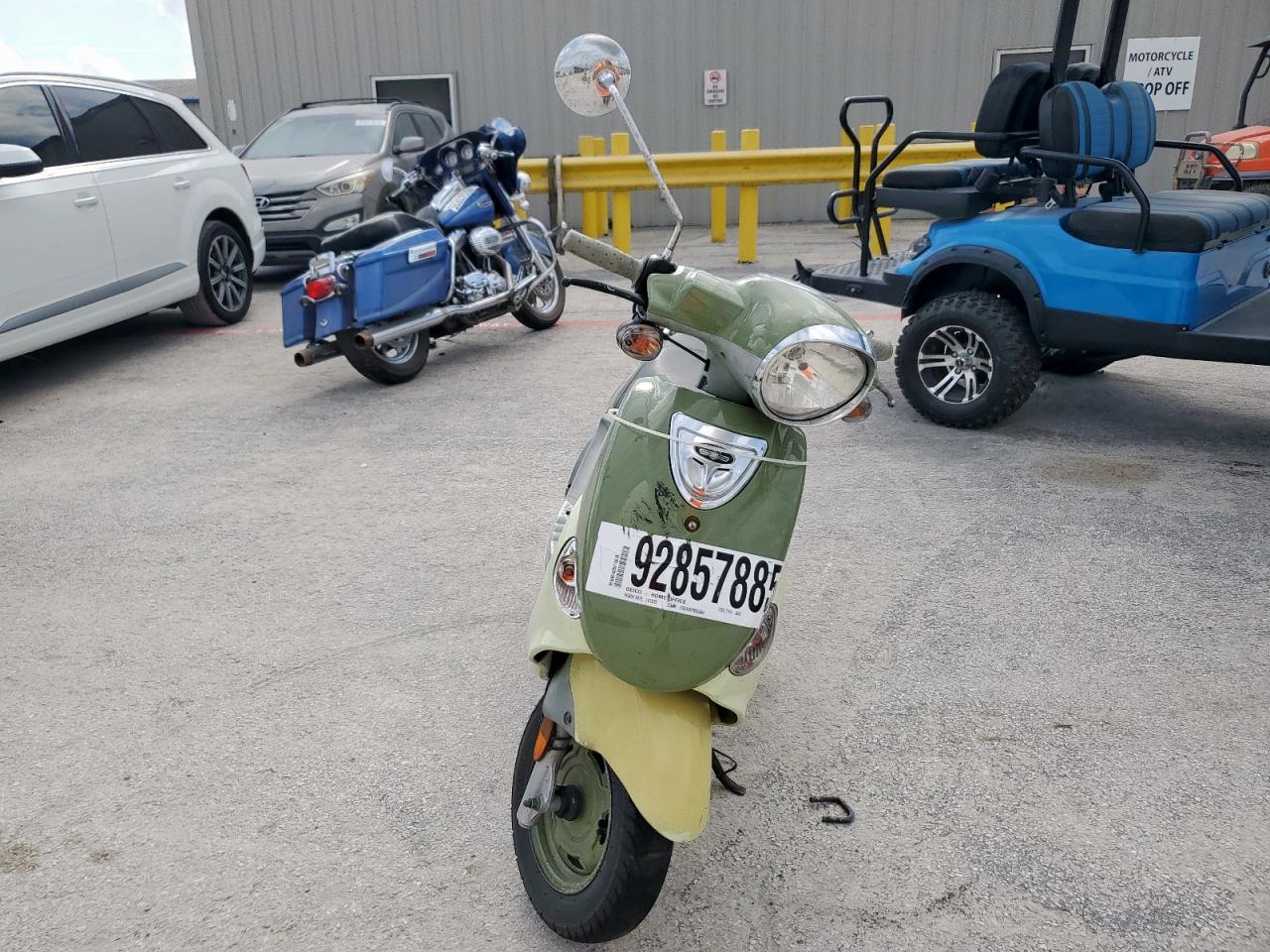 Lot #3318021399 2009 GENUINE SCOOTER CO. BUDDY 150