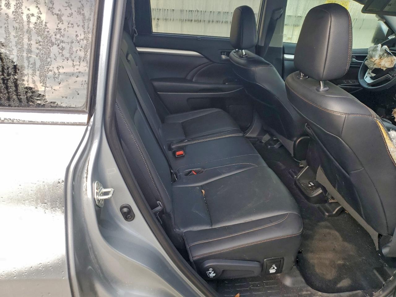 TOYOTA HIGHLANDER SE