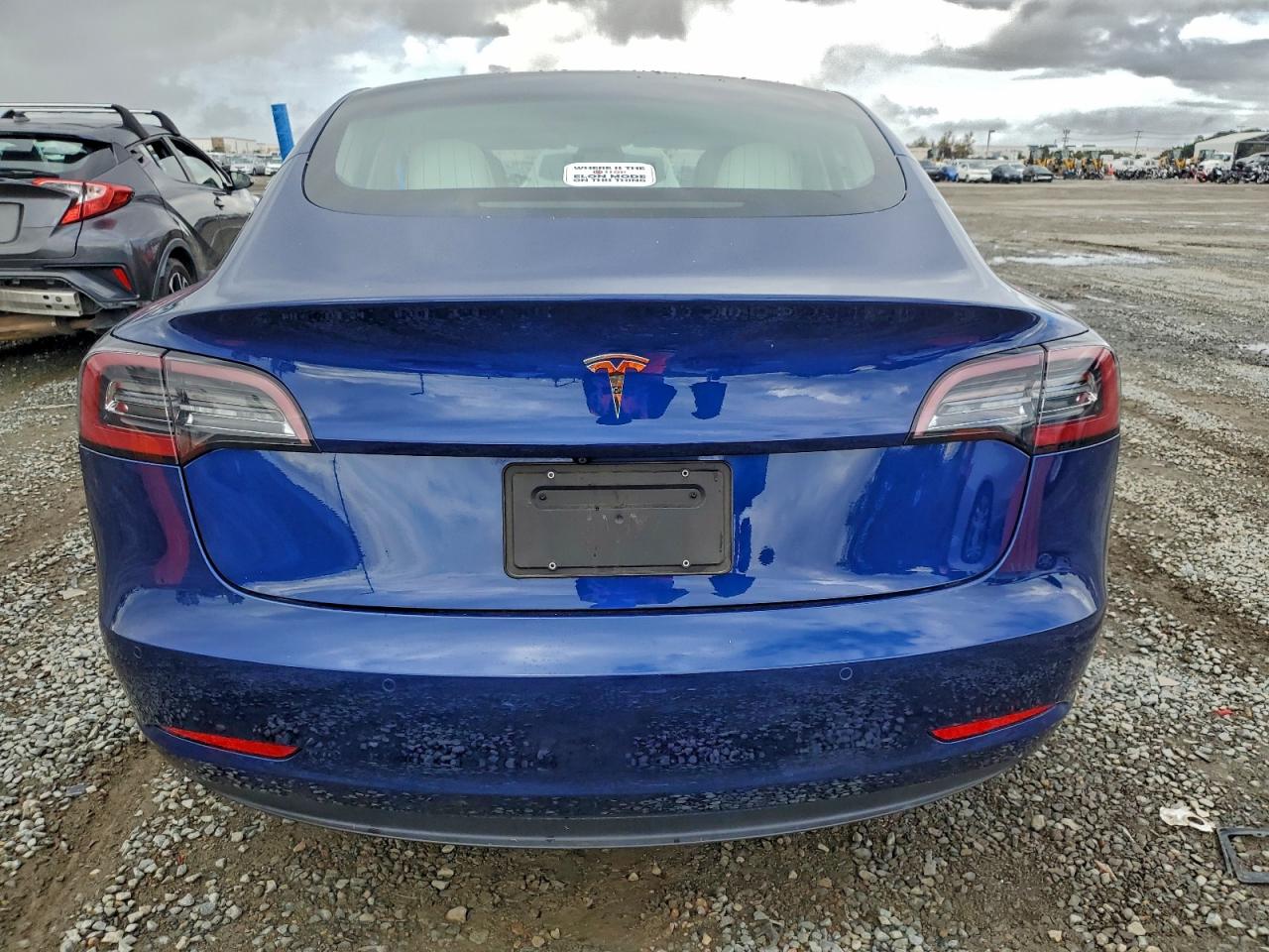 TESLA MODEL 3