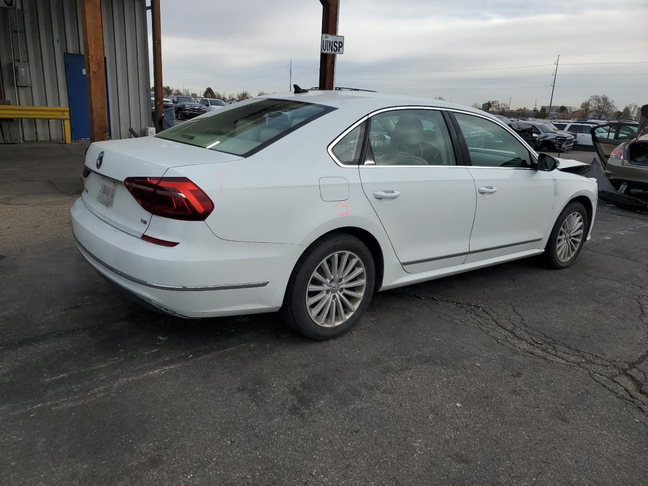 VOLKSWAGEN PASSAT SE