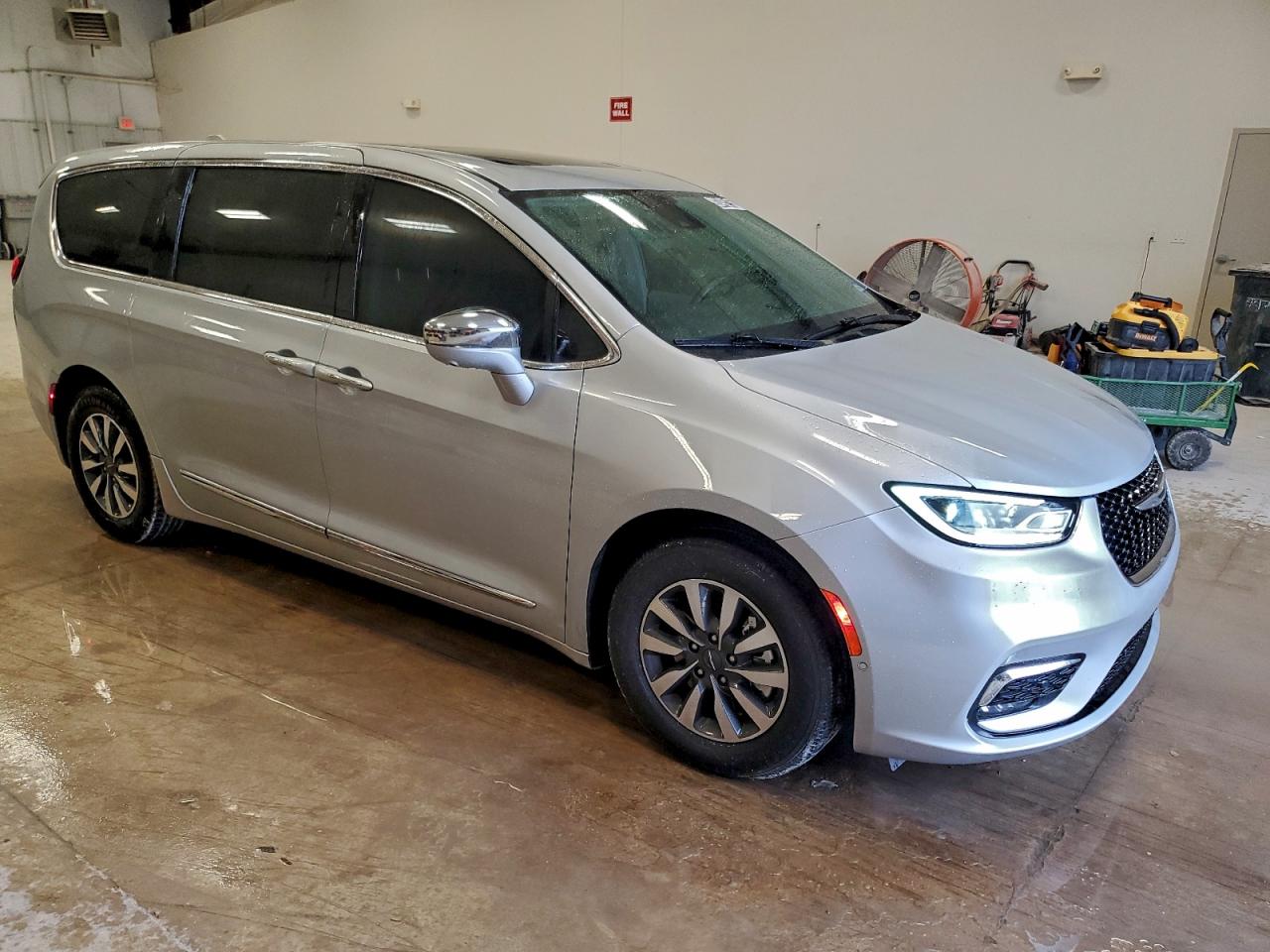 CHRYSLER PACIFICA HYBRID LIMITED