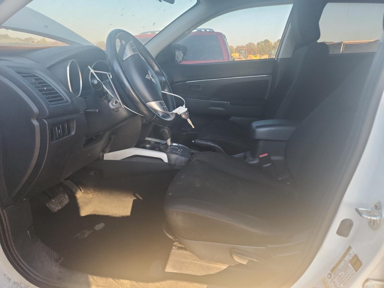 MITSUBISHI OUTLANDER ES