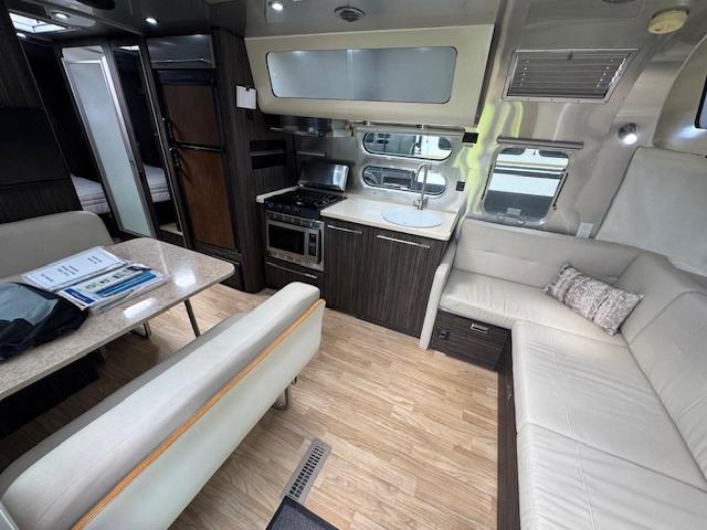 2018 AIRSTREAM INTERL28RB #3279504286