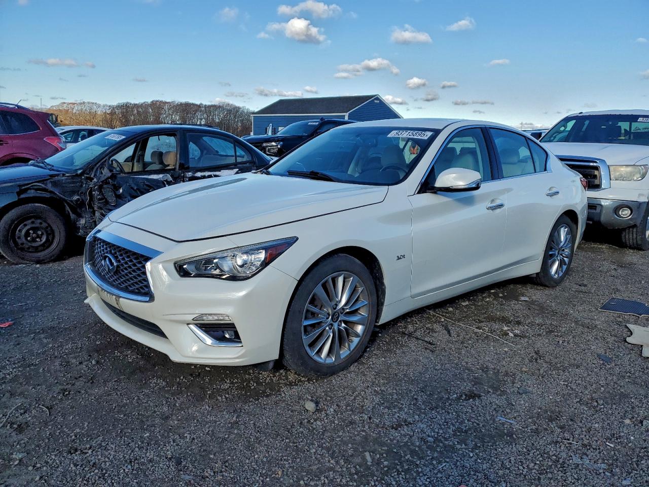 INFINITI Q50 LUXE