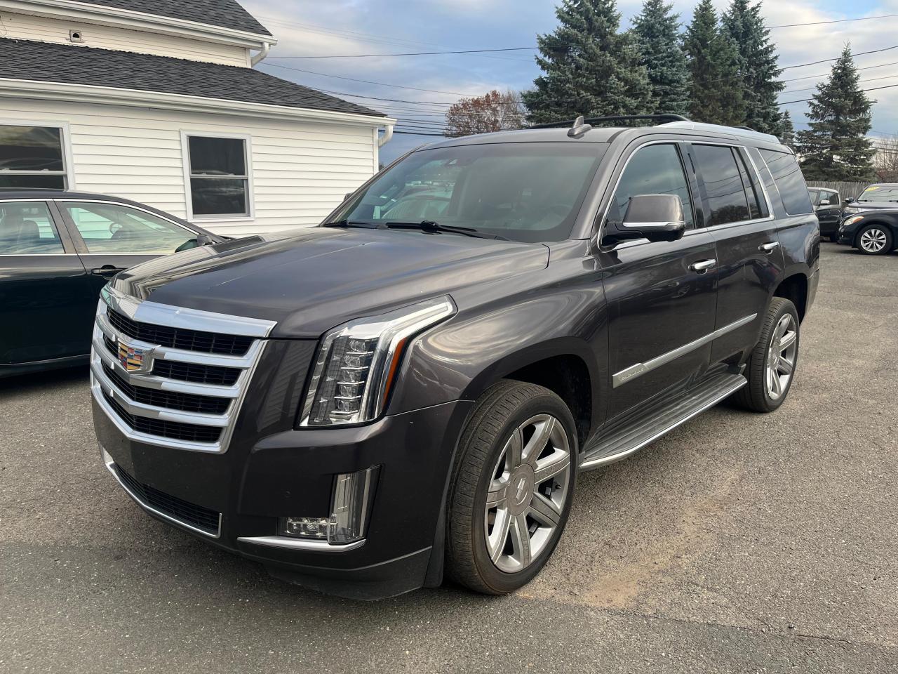 CADILLAC ESCALADE LUXURY