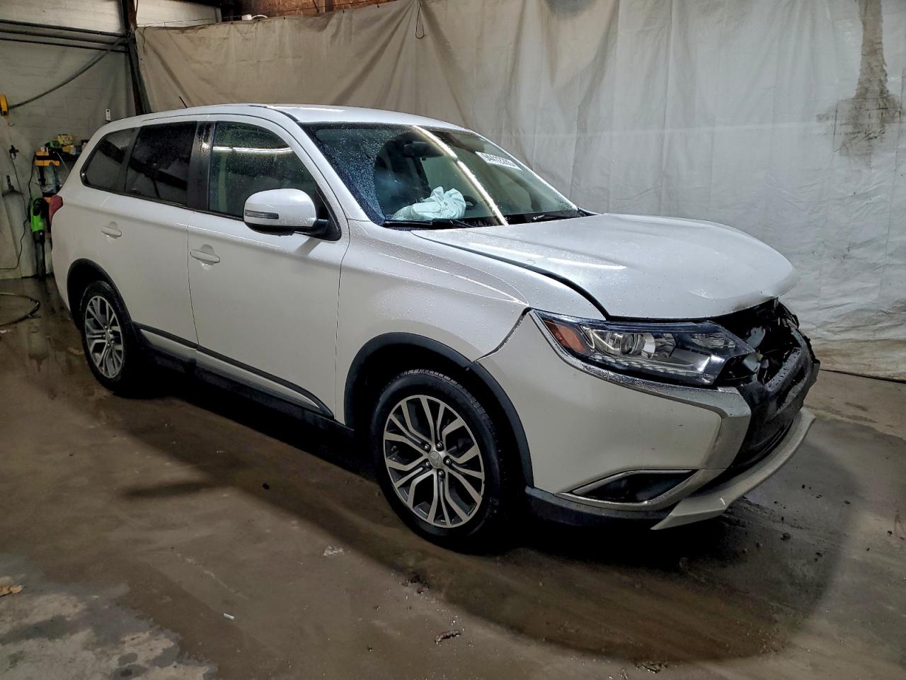 MITSUBISHI OUTLANDER SE