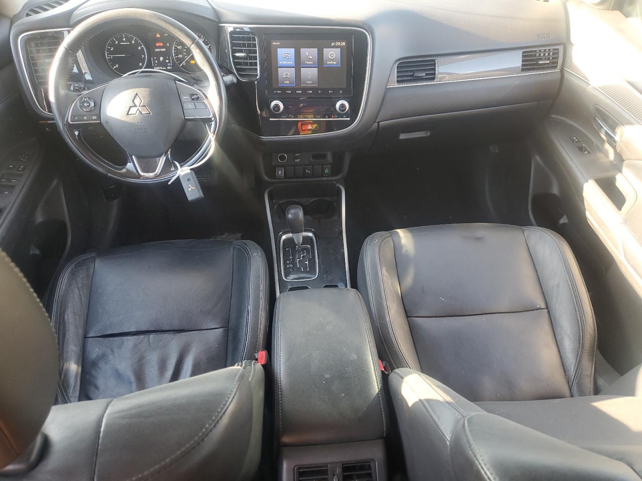 MITSUBISHI OUTLANDER SE