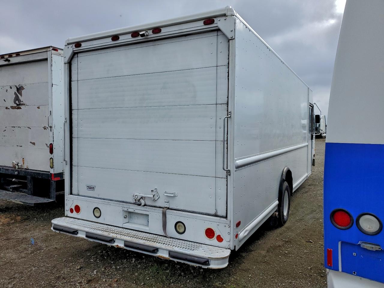 FORD ECONOLINE E450 SUPER DUTY COMMERCIAL STRIPPED CHASSIS