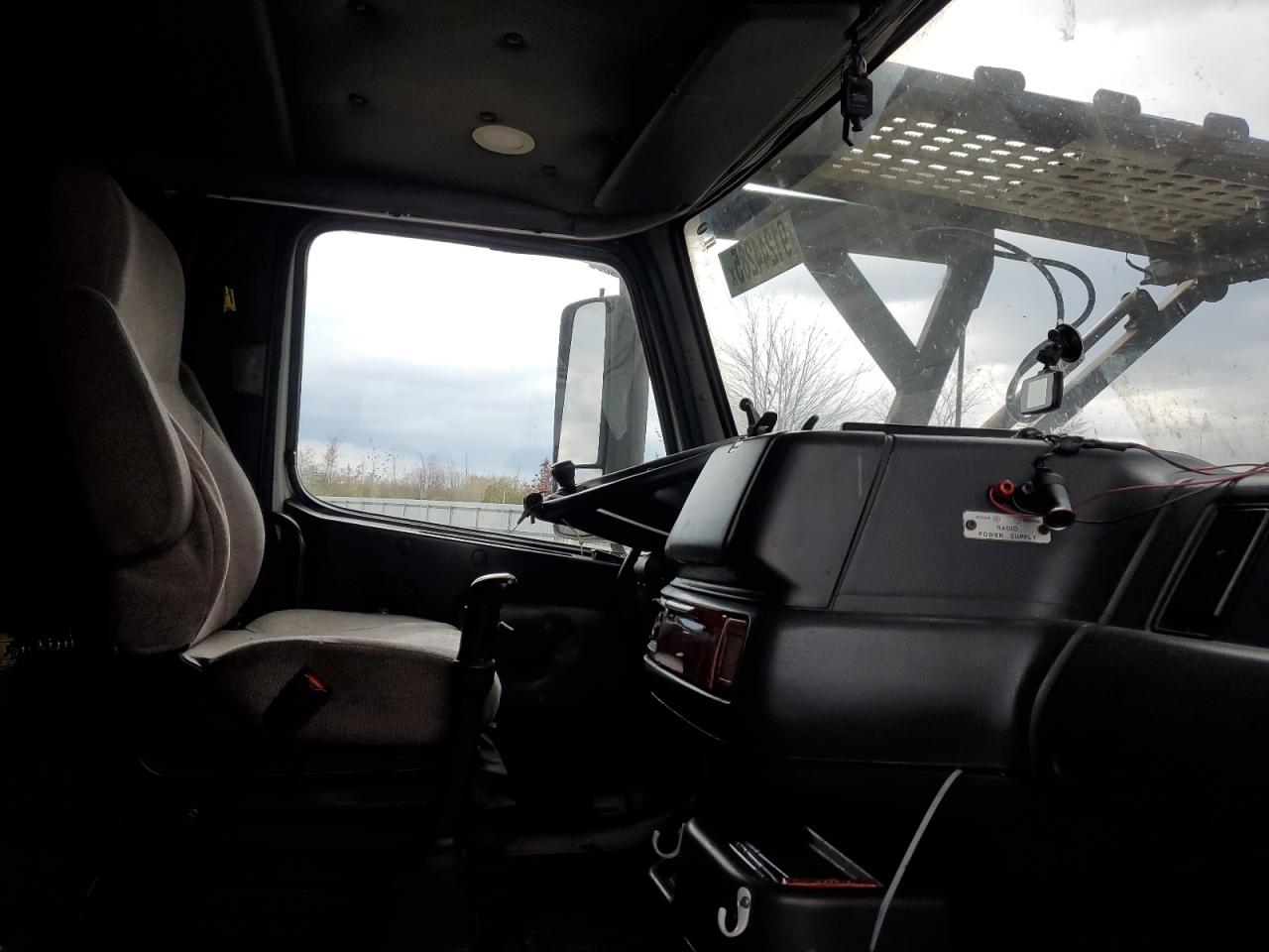 Lot #3283849453 2000 VOLVO VN