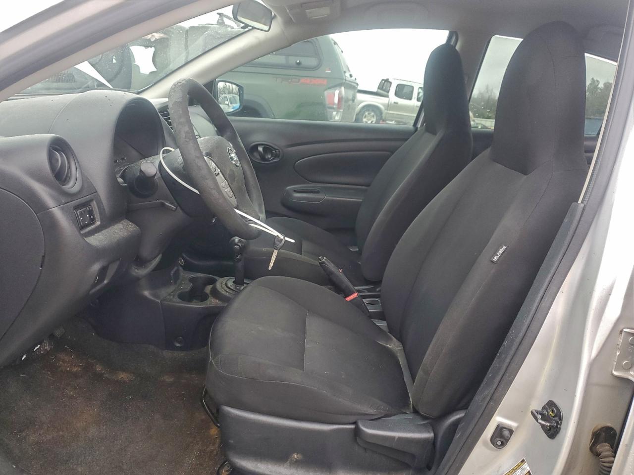 NISSAN VERSA S