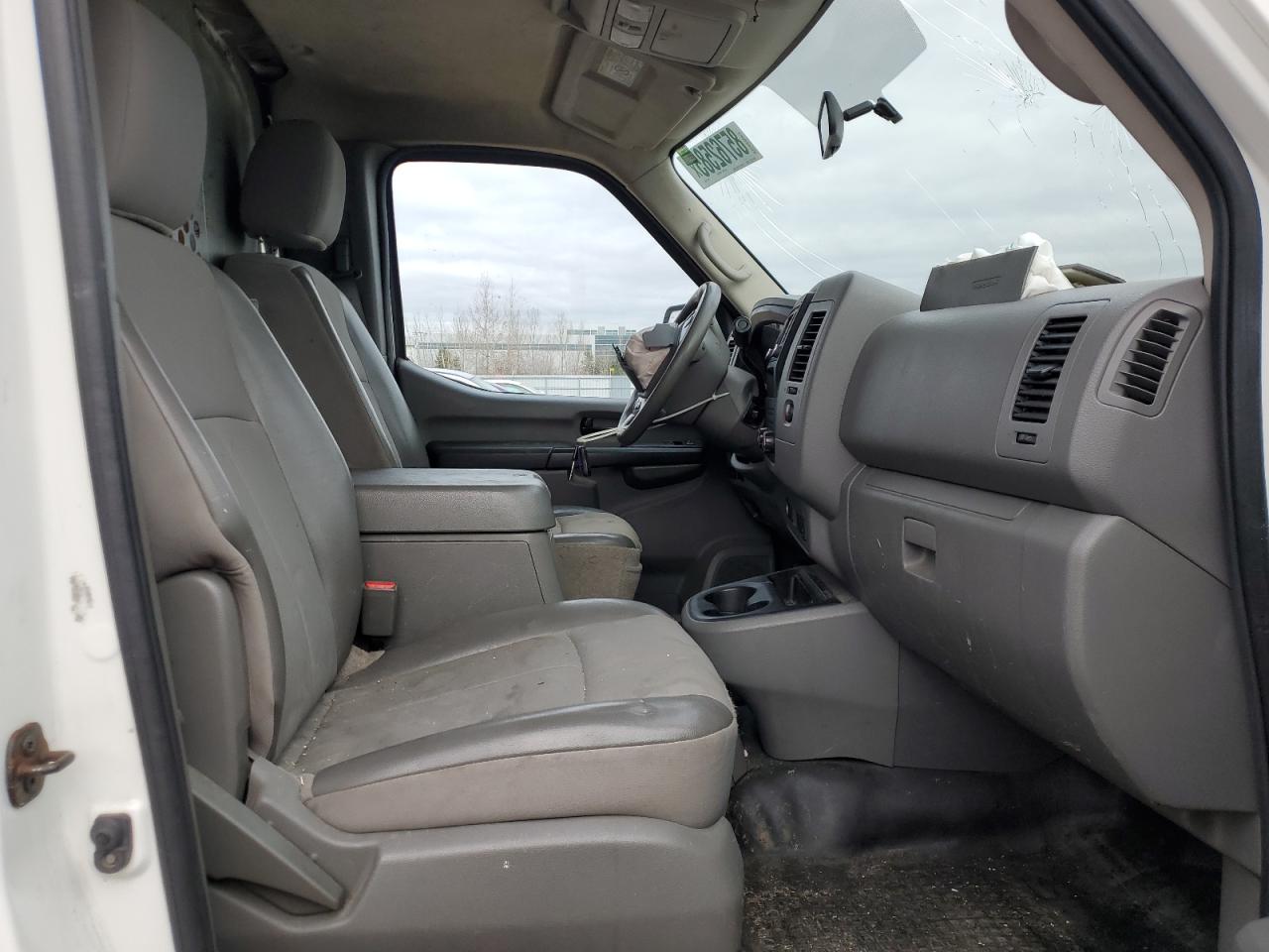 NISSAN NV2500 2500 S