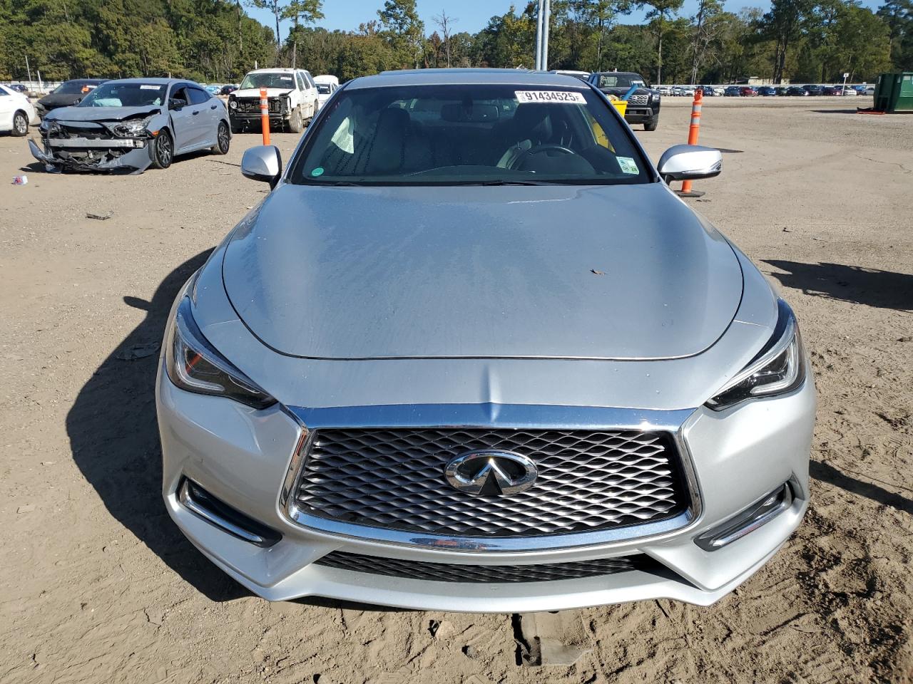 INFINITI Q60 LUXE 300