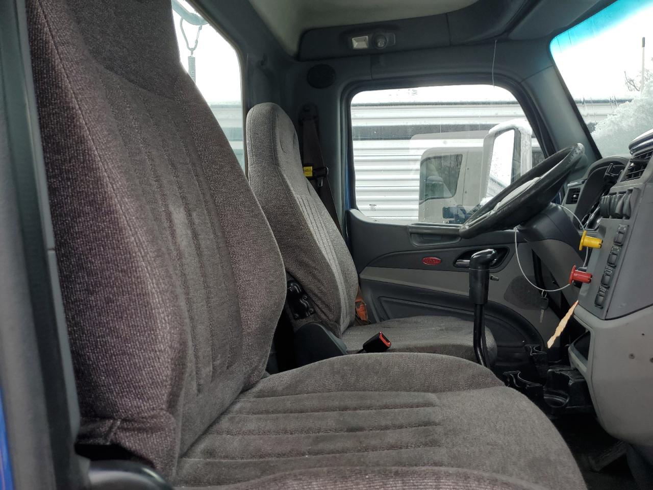 Lot #3296364284 2016 PETERBILT TRACTOR 579