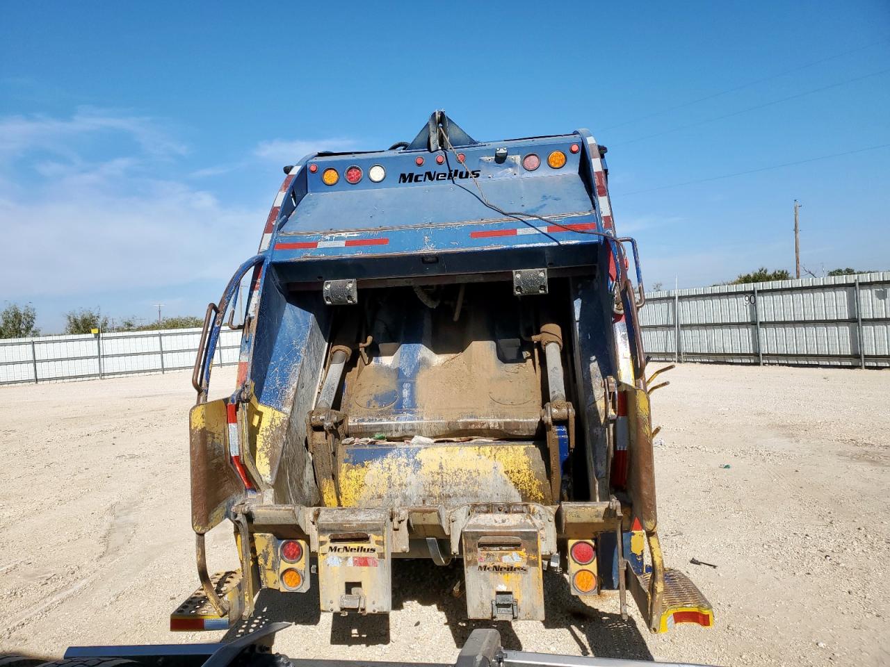 Lot #3316755430 2012 MACK 700 GU700