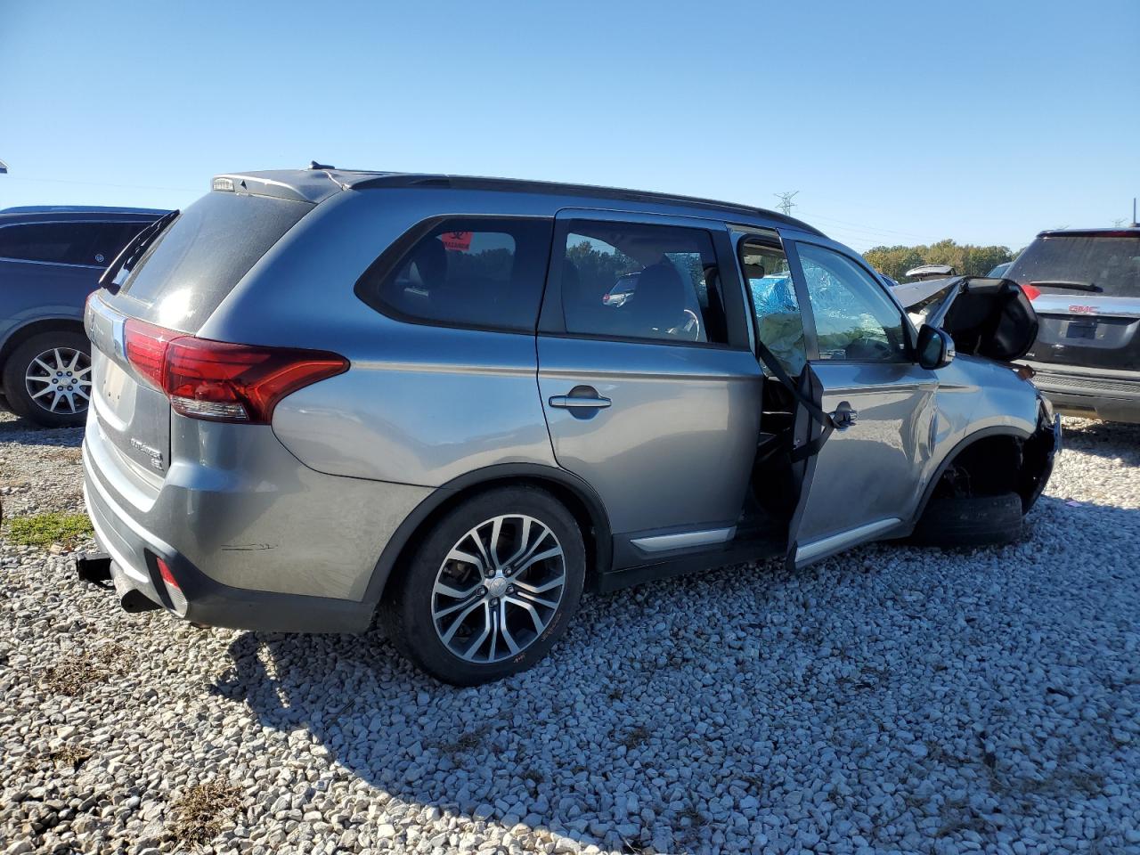 MITSUBISHI OUTLANDER SE