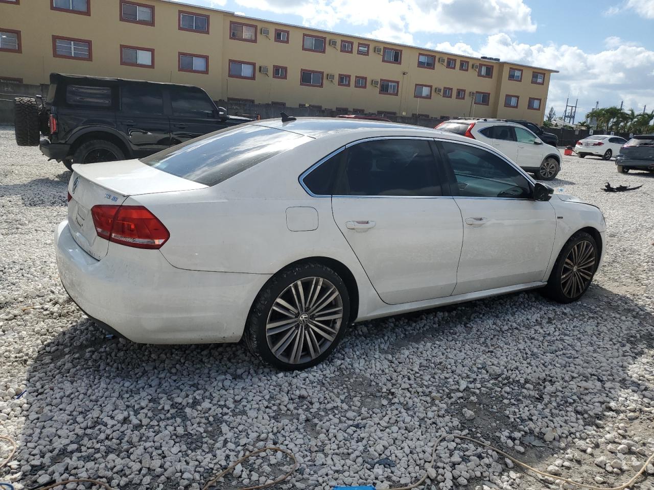 VOLKSWAGEN PASSAT SE