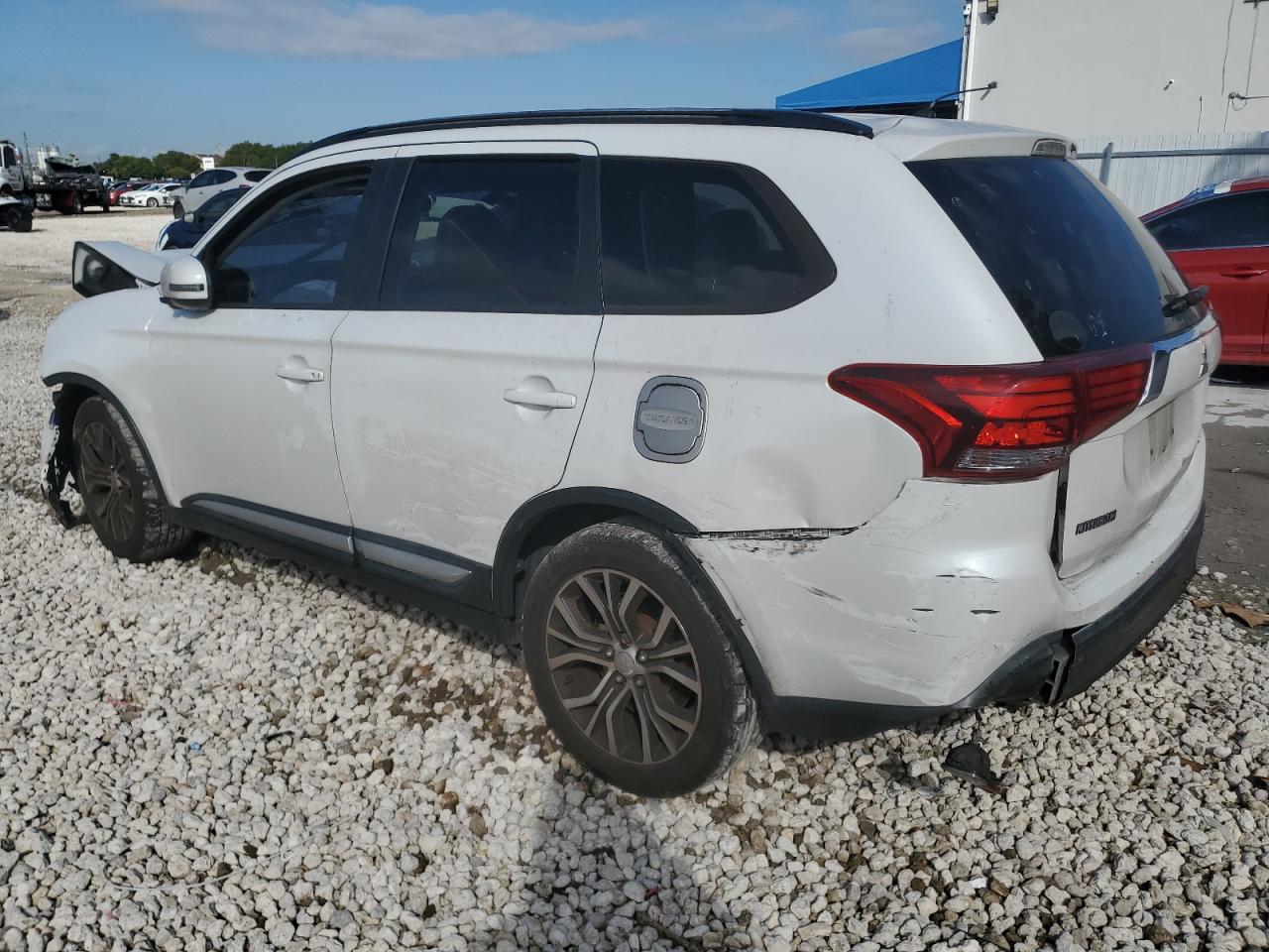 MITSUBISHI OUTLANDER SE