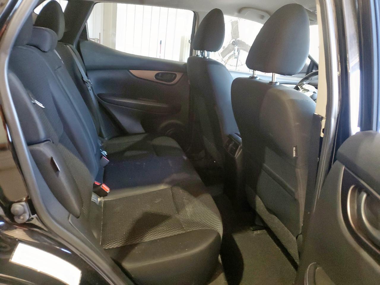 NISSAN ROGUE SPORT S