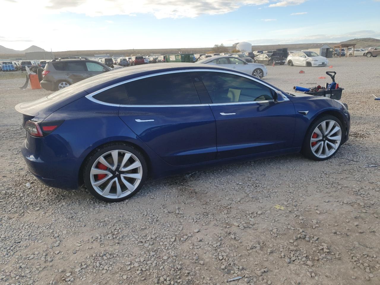 TESLA MODEL 3