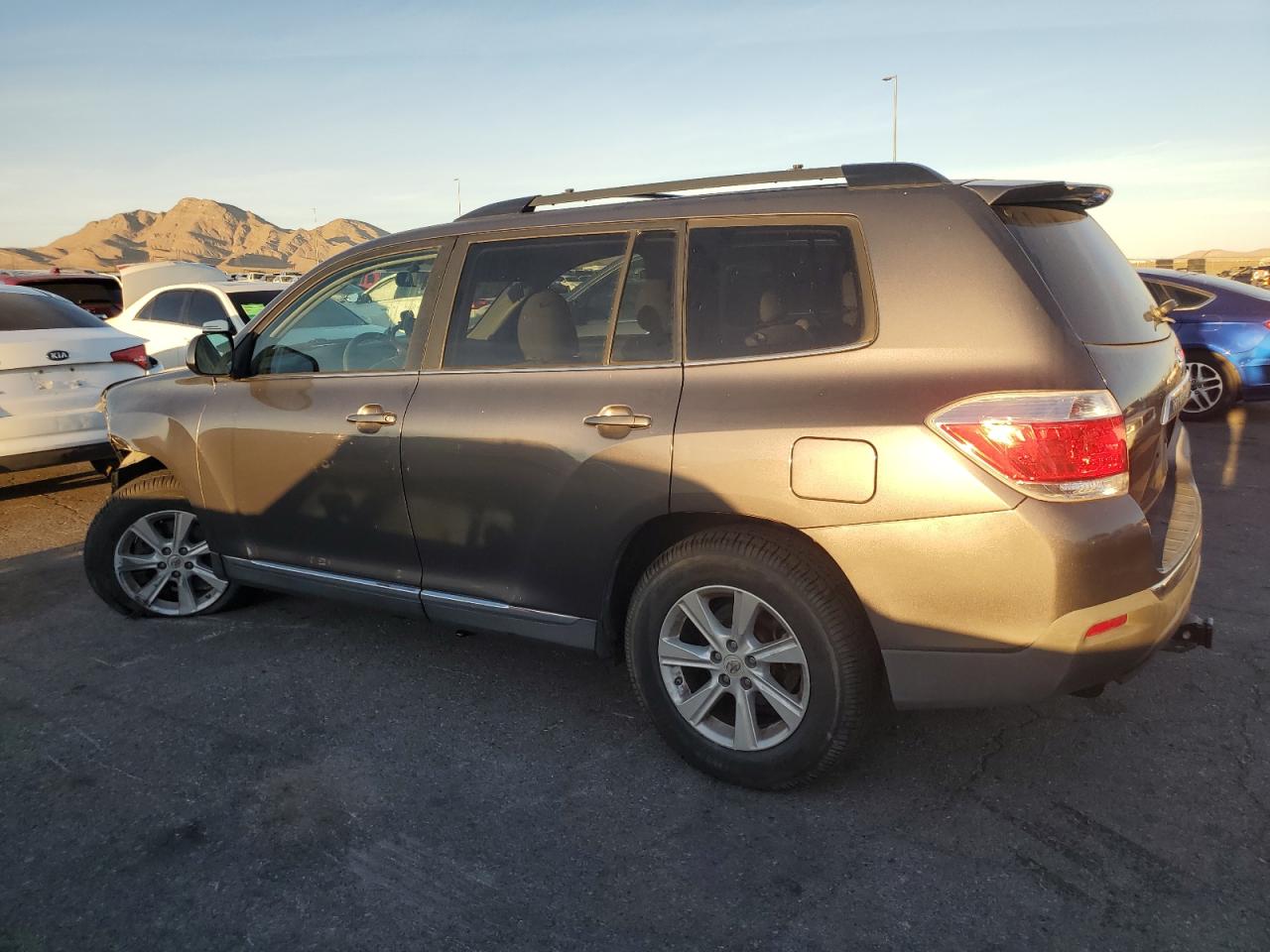 TOYOTA HIGHLANDER BASE