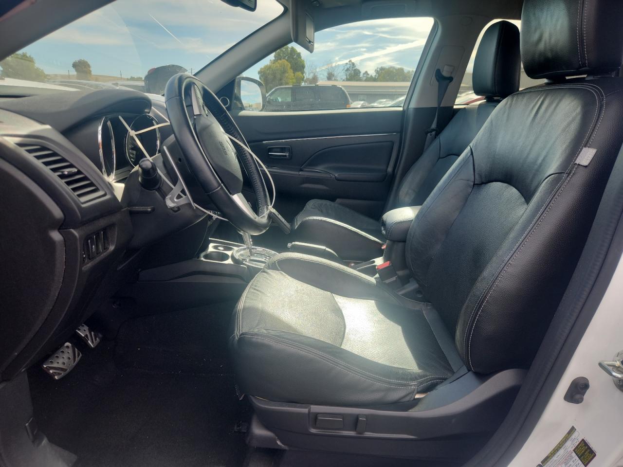 MITSUBISHI OUTLANDER SE