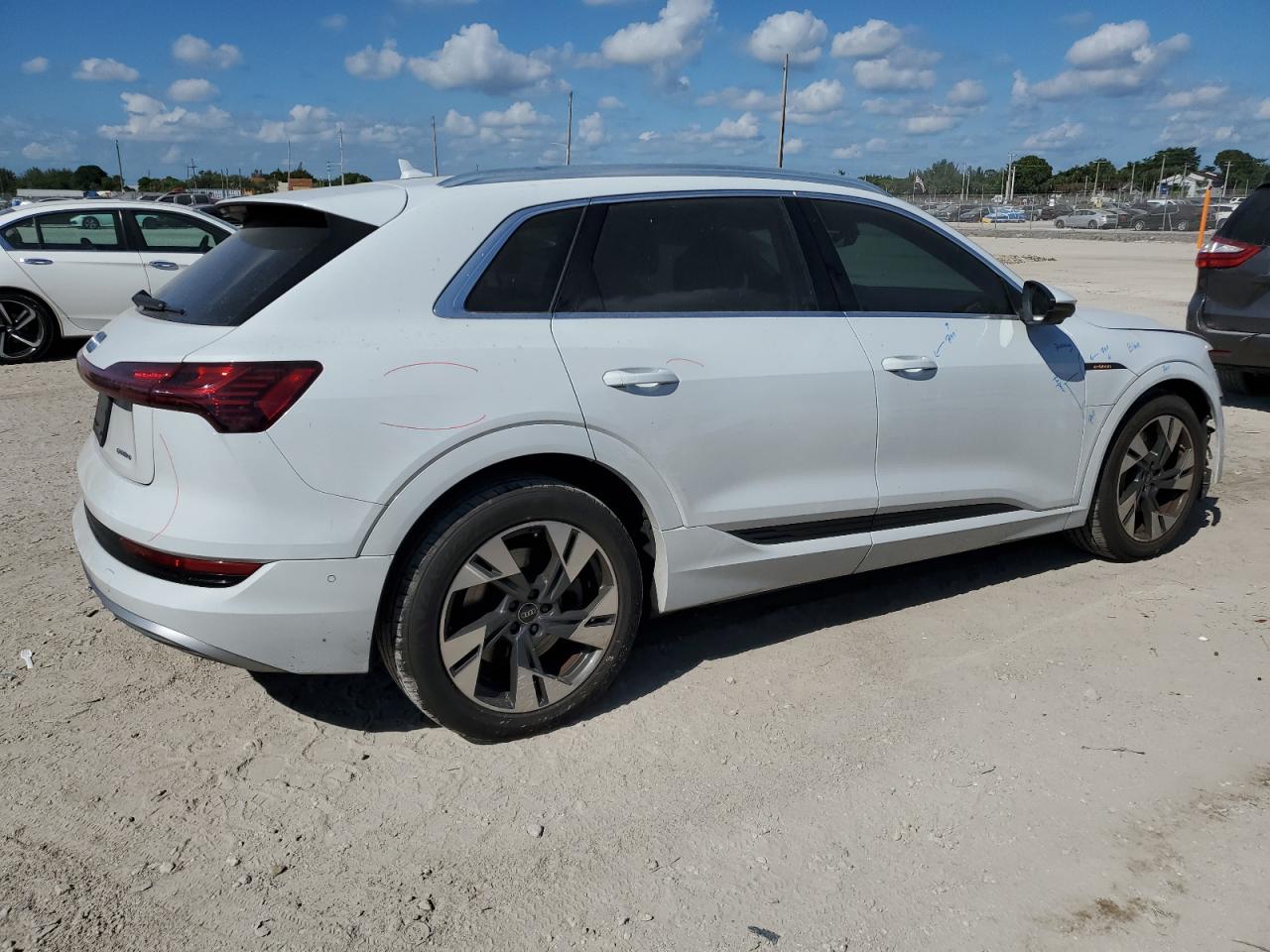 AUDI E-TRON PREMIUM PLUS