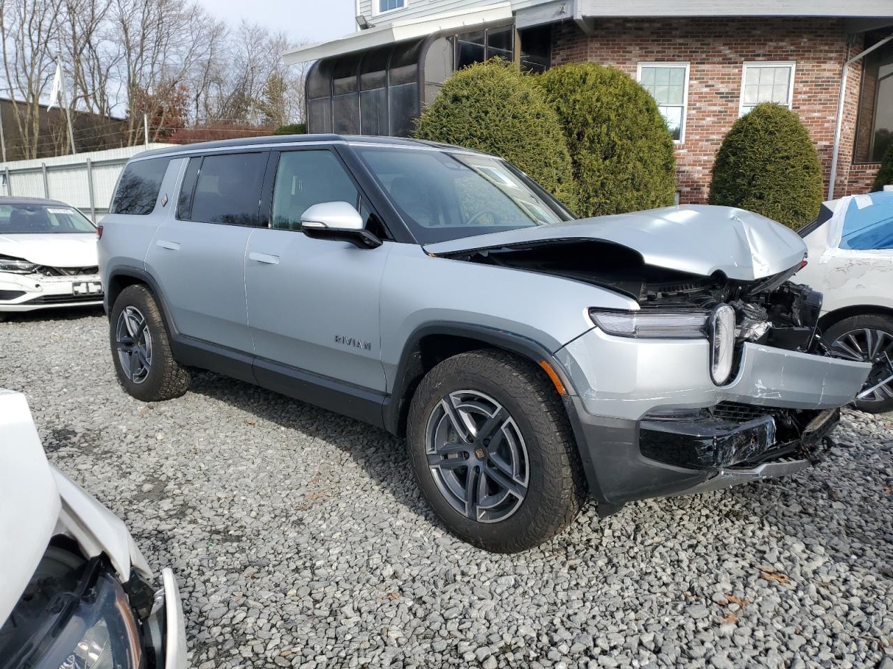 Lot #3317885916 2025 RIVIAN R1S ADVENT