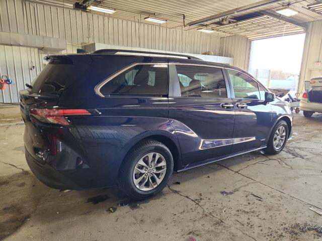 2021 TOYOTA SIENNA XLE #3304802352